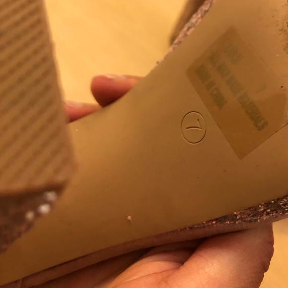 Rose Gold Heals - Picture 2 of 2